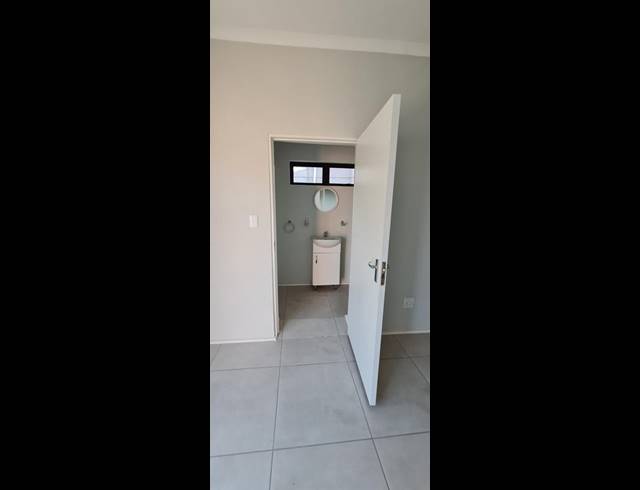 1 BEDROOM PROPERTY TO RENT IN STRAND NORTH